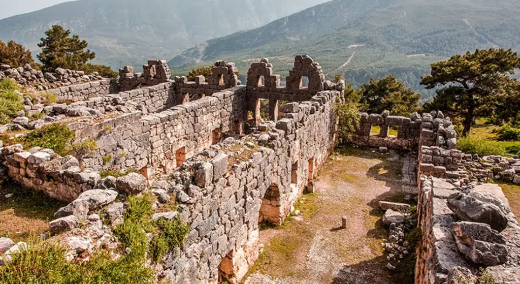 Arykanda Antik Kenti ve Tarihi Yapıları