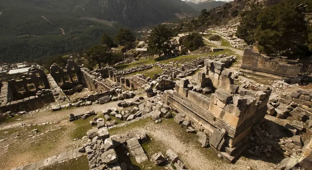 Arykanda Antik Kenti ve Tarihi Yapıları