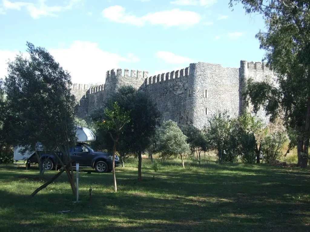 Camping Paradies Kamp Alanı ve Mamure Kalesi Surları