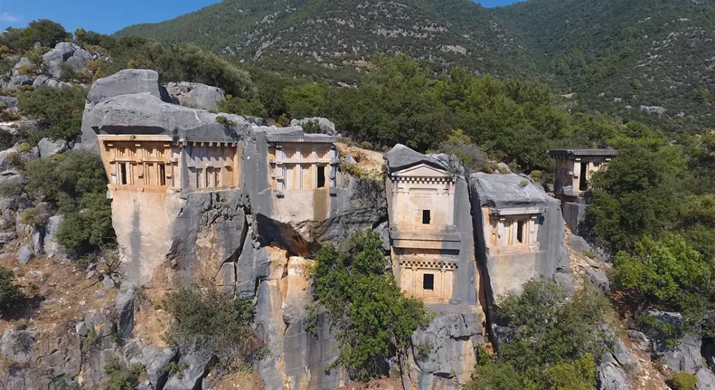 Finike'de gezilmesi gereken yerlerden birisi olan Finike Kalesinin havadan görüntüsü