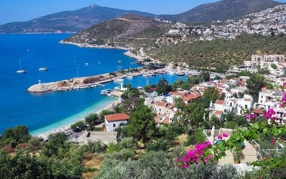 Kaş ilçesi Kalkan mahallesi ve kalkan limanı