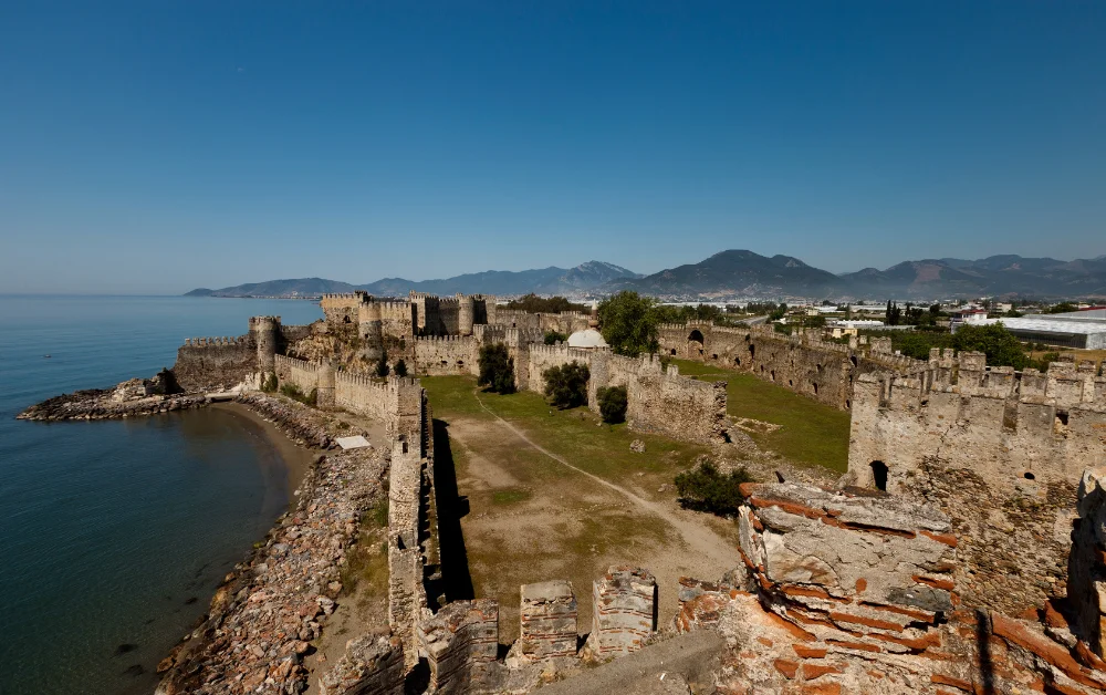 Mamure Kalesinin Tarihi Surları