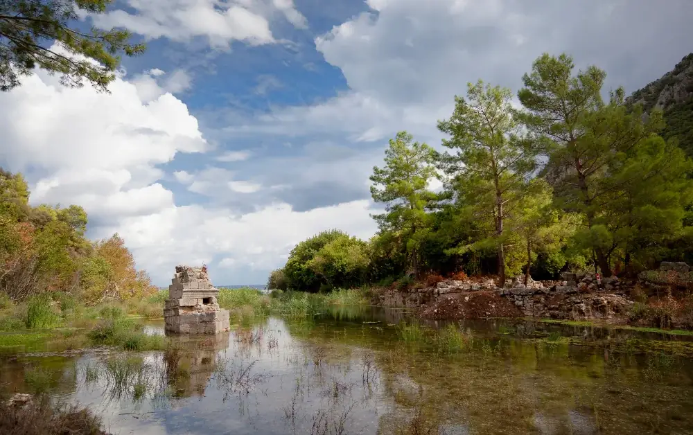 Olympos Antik Kenti Tapınaklar ve Akarsu