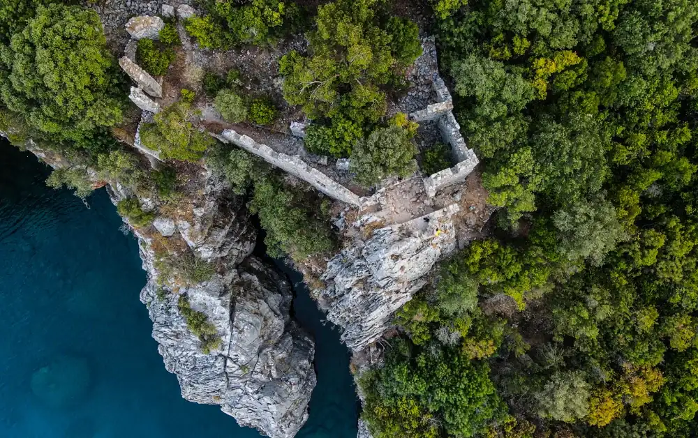 Olympos Antik Kenti Tarihi Surlar