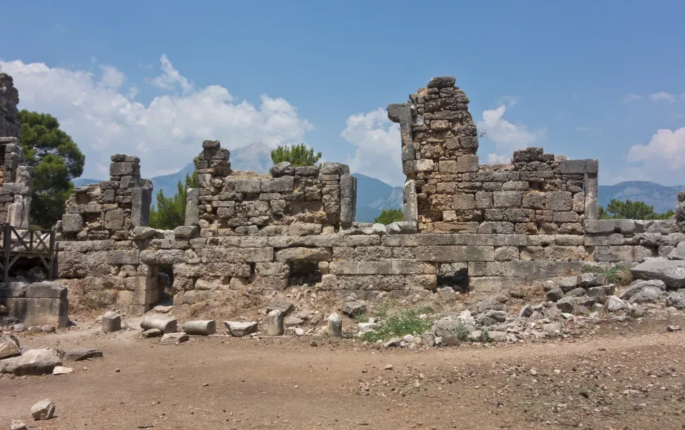Phaselis Antik Kenti'nde Bulunan Tarihi Yapılar