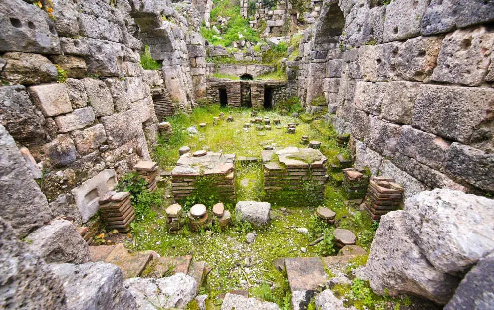 Phaselis Antik Kenti'nin Tarihi Hamamı