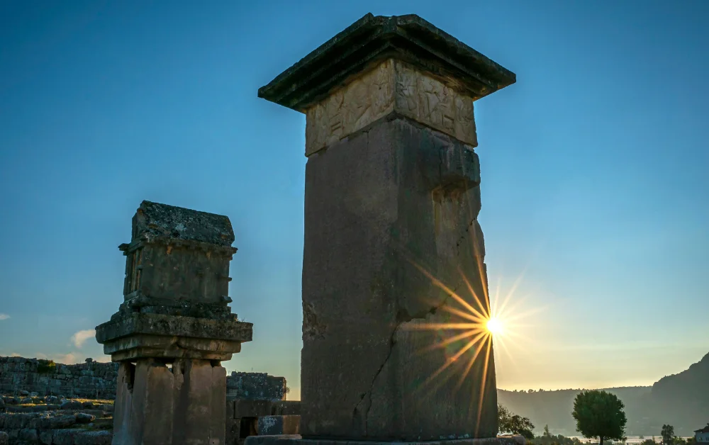 Xanthos Antik Kenti-Harpy Anıtı ve gün batımı
