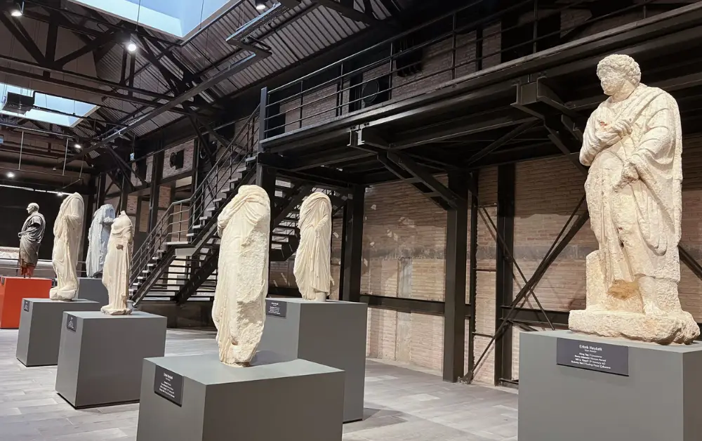 Adana Arkeoloji Müzesi ve İçerisinde Sergilenen Tarihi Eserler