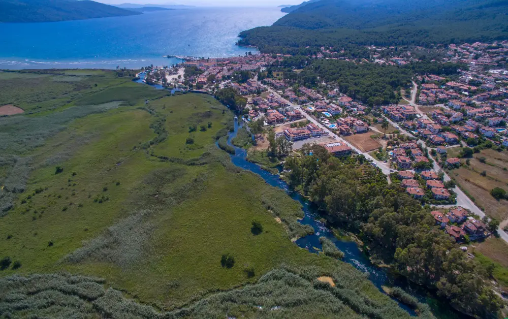 Akyaka şehrinin havadan drone görüntüsü