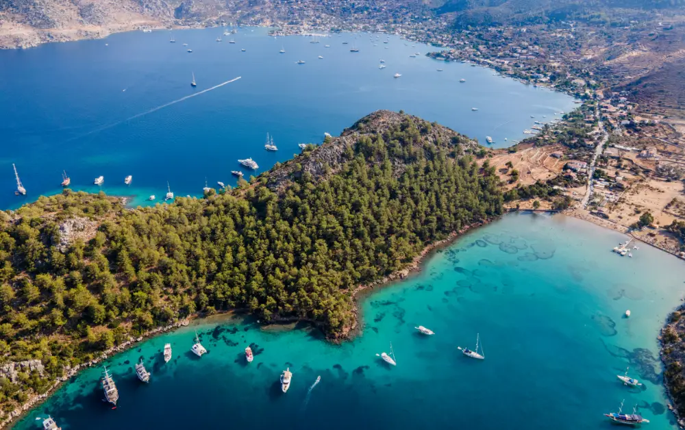 Cennet Koyu Muğla'da Demir Atmış Tekneler ve Drone İle Havadan Çekilmiş Fotoğrafları