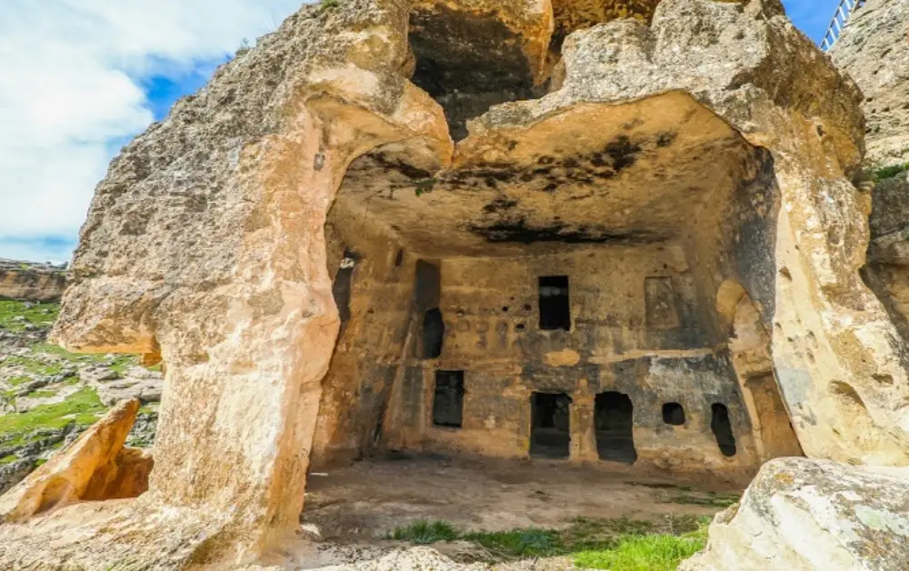 Hasuni Mağaraları Diyarbakır