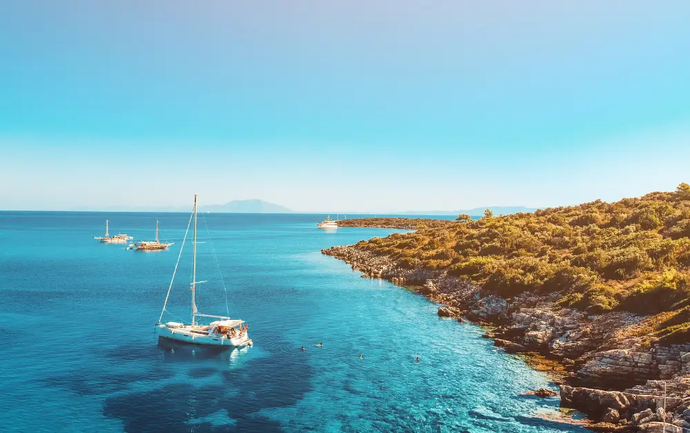 Orak Adasında Demirlermiş Bir Yat ve  Drone İle Çekilmiş Fotoğrafı