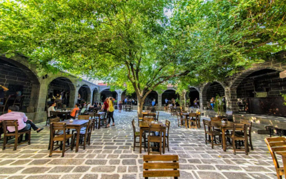 Sülüklü Han Diyarbakır