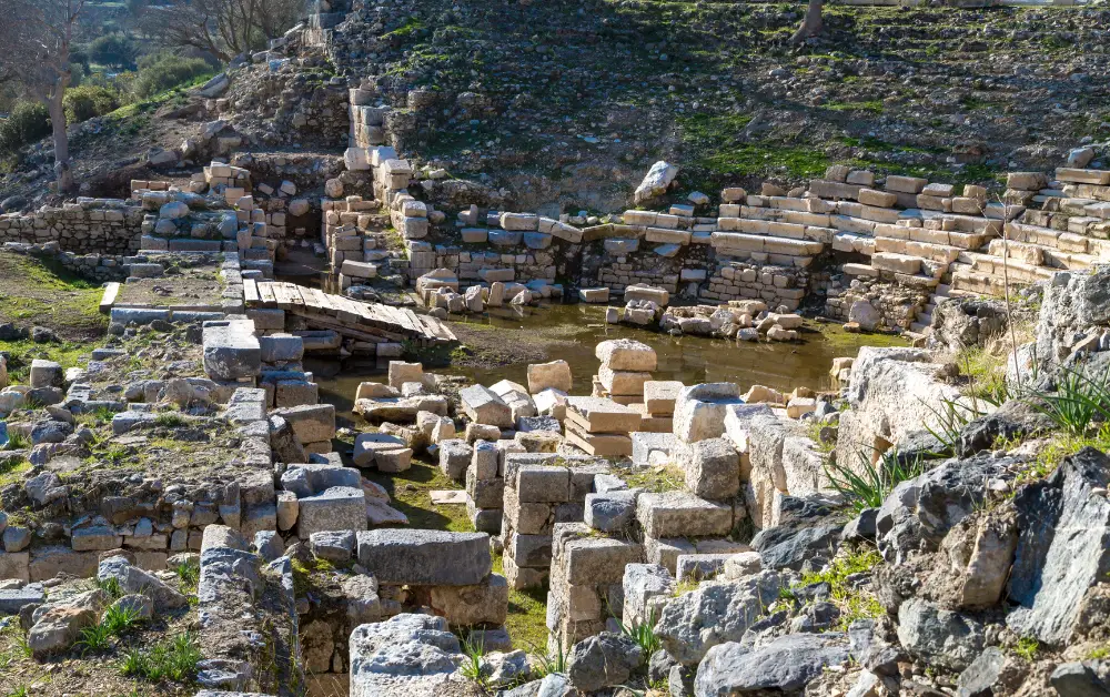 Teos Antik Kentinin Yapıları Nelerdir