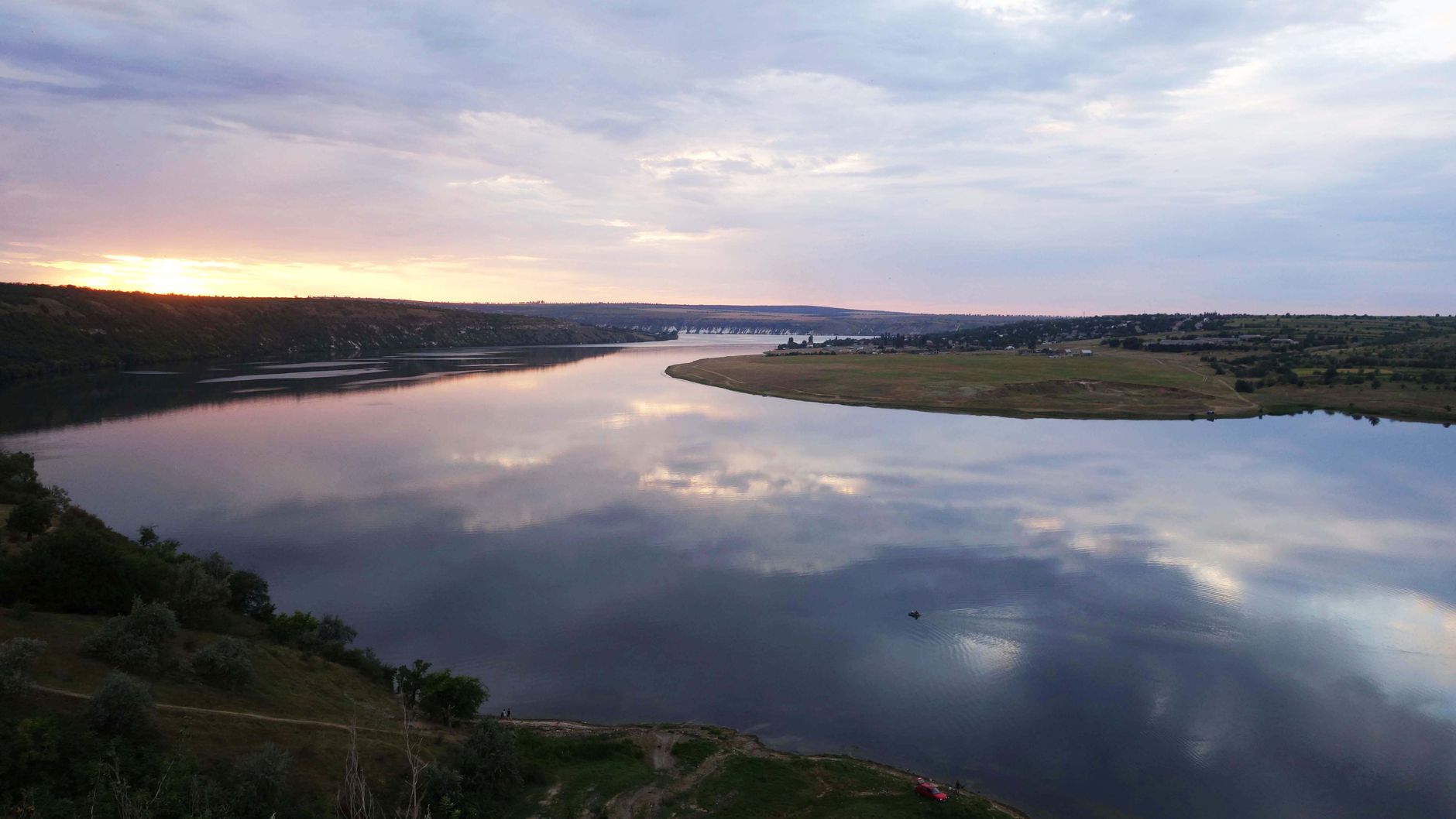 Moldova’nın şehir manzarası ve kırsal dokusunu gösteren gezi fotoğrafı