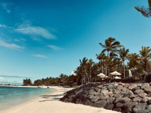 Mauritius’ta turkuaz deniz ve beyaz kumsal manzarası