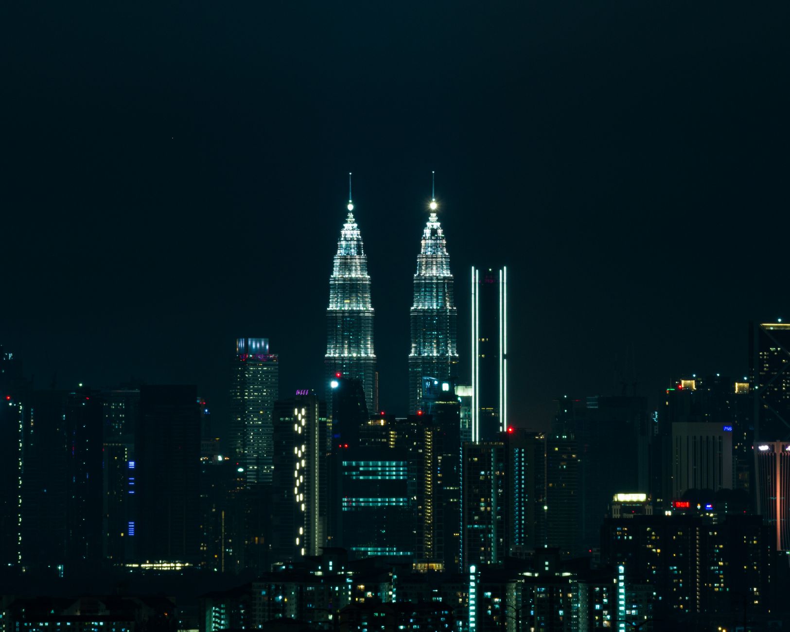 Kuala Lumpur silüeti ve Malezya'nın modern şehir yapısı