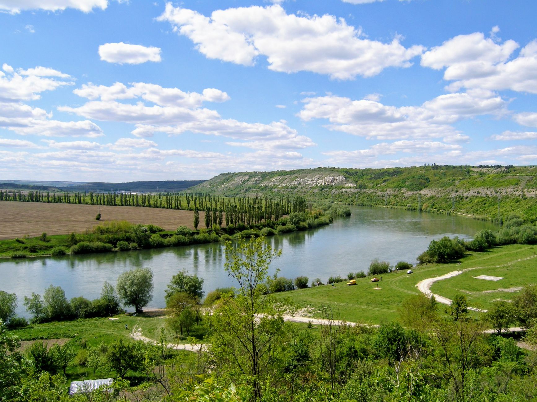 Moldova’da kırsal manzara ve tarihi şehir dokusu