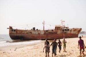 Sierra Leone’de tropik kıyı ve sahil manzarası