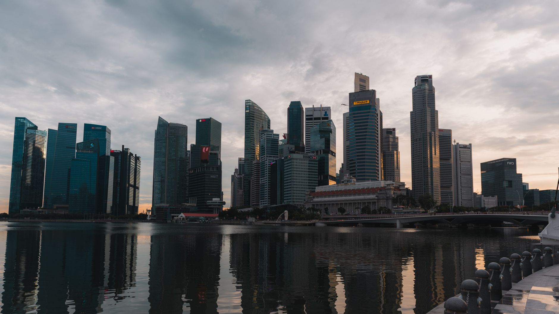 Singapur şehir silueti ve modern gökdelenler