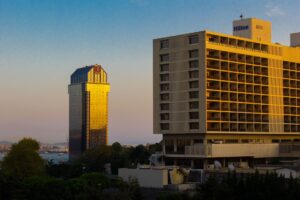 Ümraniye’de şehir manzarası, parklar ve tarihi duraklar