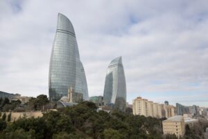 Azerbaycan gezilecek yerler rehberi için Bakü ve tarihi şehir manzarası