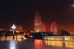 Azerbaycan ulaşım ve konaklama rehberi için Bakü otel ve şehir içi ulaşım görüntüsü