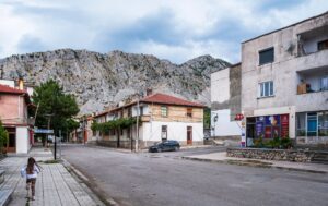 Arnavutluk ulaşım ve konaklama rehberi için şehir manzarası