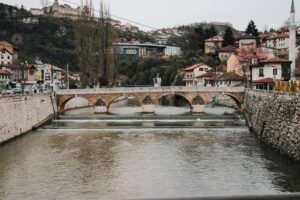 Bosna Hersek gezi rehberi için şehirler ve doğal manzaralar