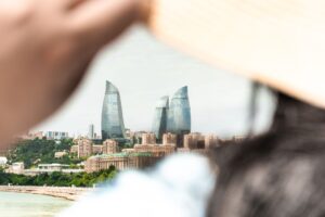 Azerbaycan hakkında bilinmesi gereken 10 şey için Bakü manzarası