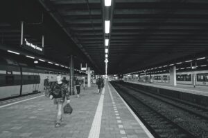 Hollanda ulaşım ve konaklama rehberi kapsamında tren istasyonu ve şehir içi seyahat