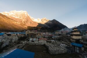 Nepal hakkında bilinmesi gereken 10 şey için dağ köyü manzarası