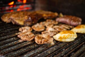 Arjantin yeme içme rehberi kapsamında asado, empanada ve mate sunumu