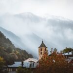Andorra gezi rehberi için dağ köyü ve doğal manzara